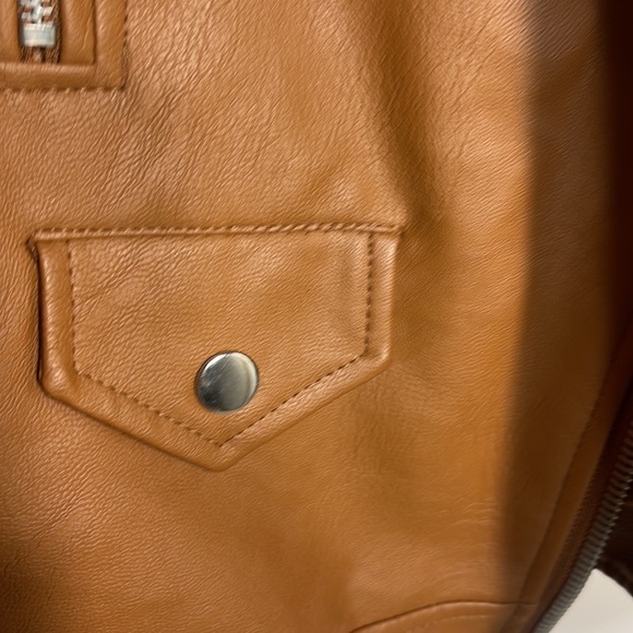 leather jacket. NWT size medium Juniors, cognac faux leather. - Picture 4 of 7